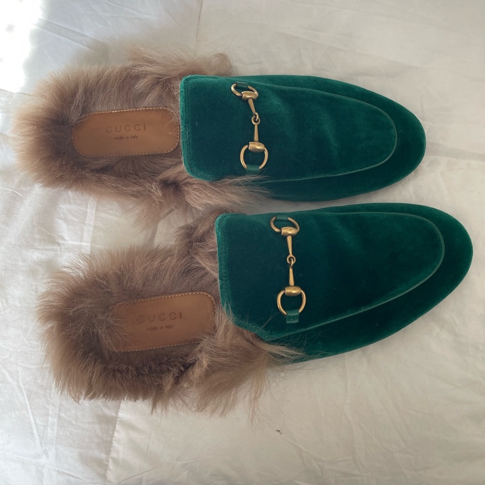 Gucci Womens size 41 green velvet fur Gucci loafers